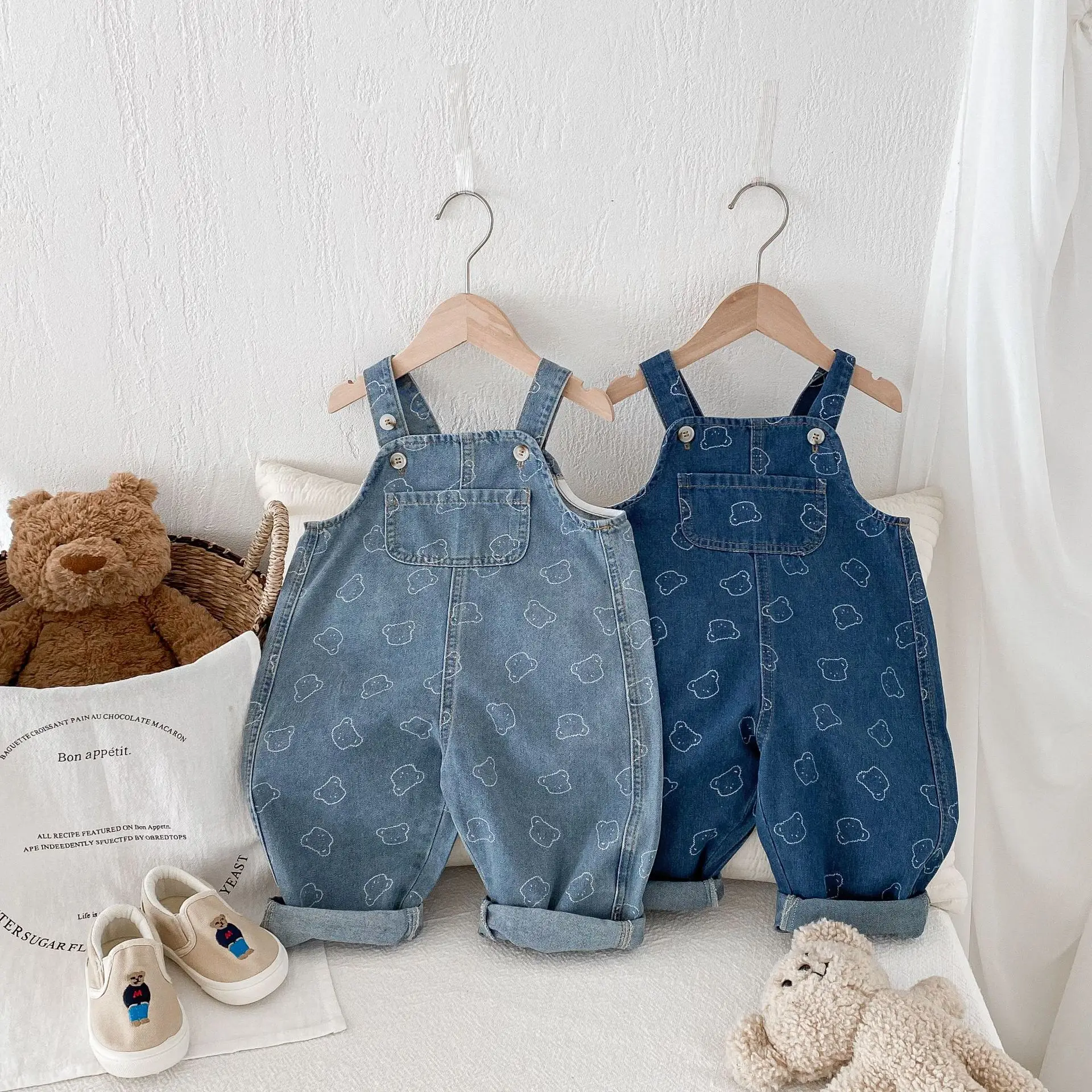2025 Spring New Children Loose Denim Overalls Cotton Baby Girls Cartoon Bear Print Casual Pants Boys Strap Trousers Kids Jeans