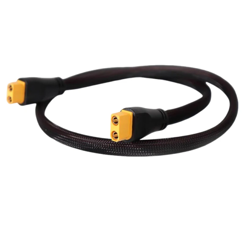Gros plan sur connecteur XT60 mâle et femelle de câble batterie RC 8/9AWG