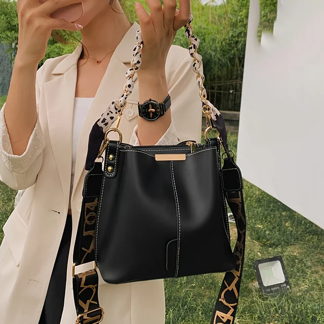 New Fashion Women's Shoulder Bag Large Capacity Ribbon Chain Bucket Bag Crossbody Bag Daily Commuting 2
