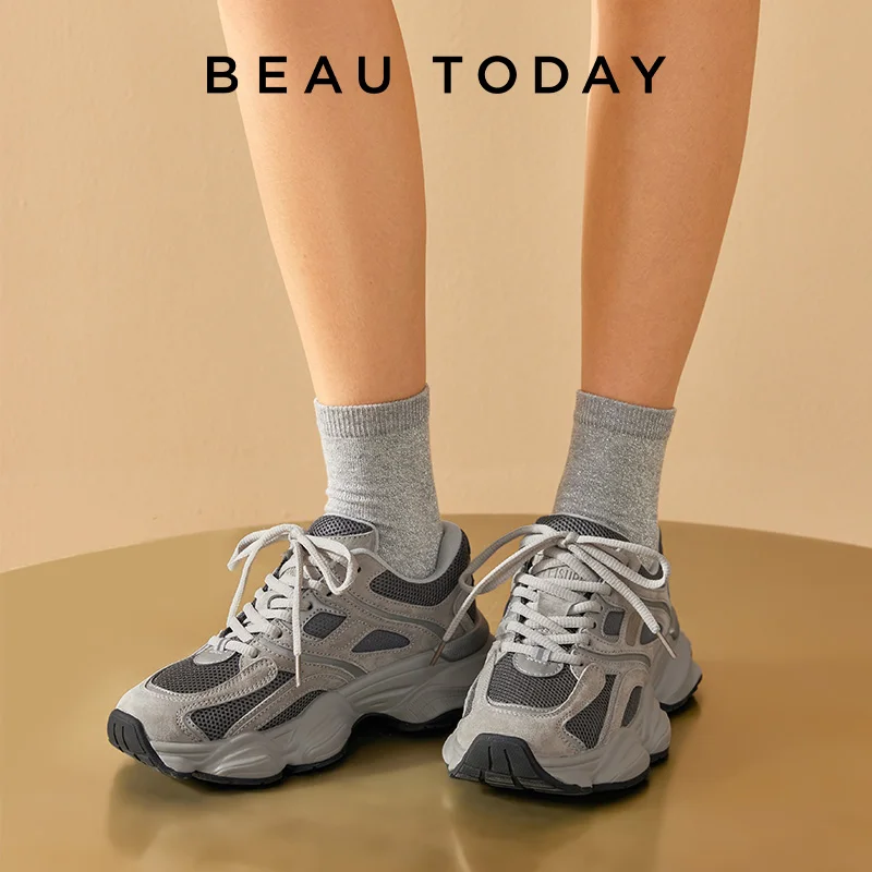 حذاء رياضي نسائي شبكي