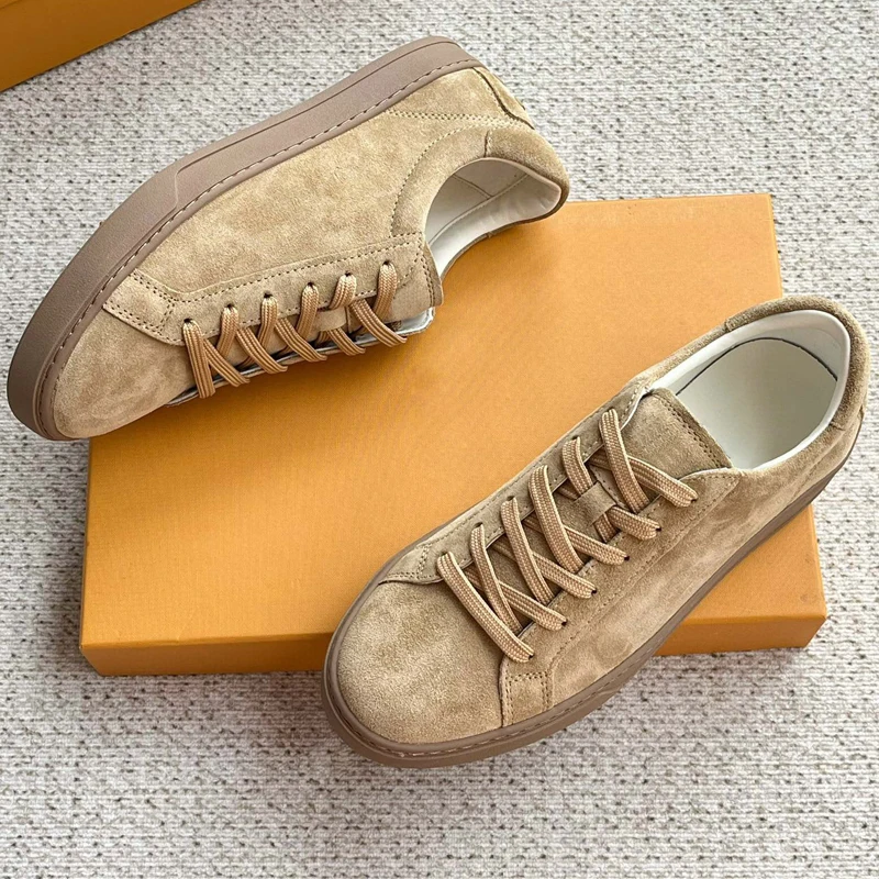 Рисунок 2 - Мужские замшевые кроссовки на шнуровке