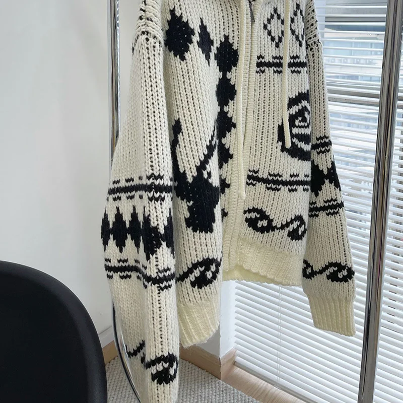 

2023 Autumn Fashion Hooded Knitted Cardigan Women Runway Black White Contrasting Colors Sweater Female Zipper Long Sleeve Tops