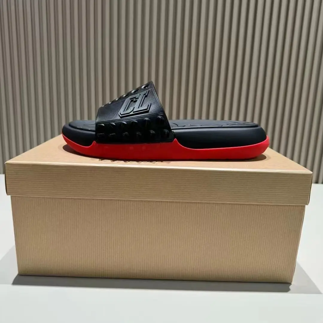 Men's Slippers Non-slip Summer Fashion One-word Beach Shoes Fashion Design Sense Rivet Casual Shoes men slippers