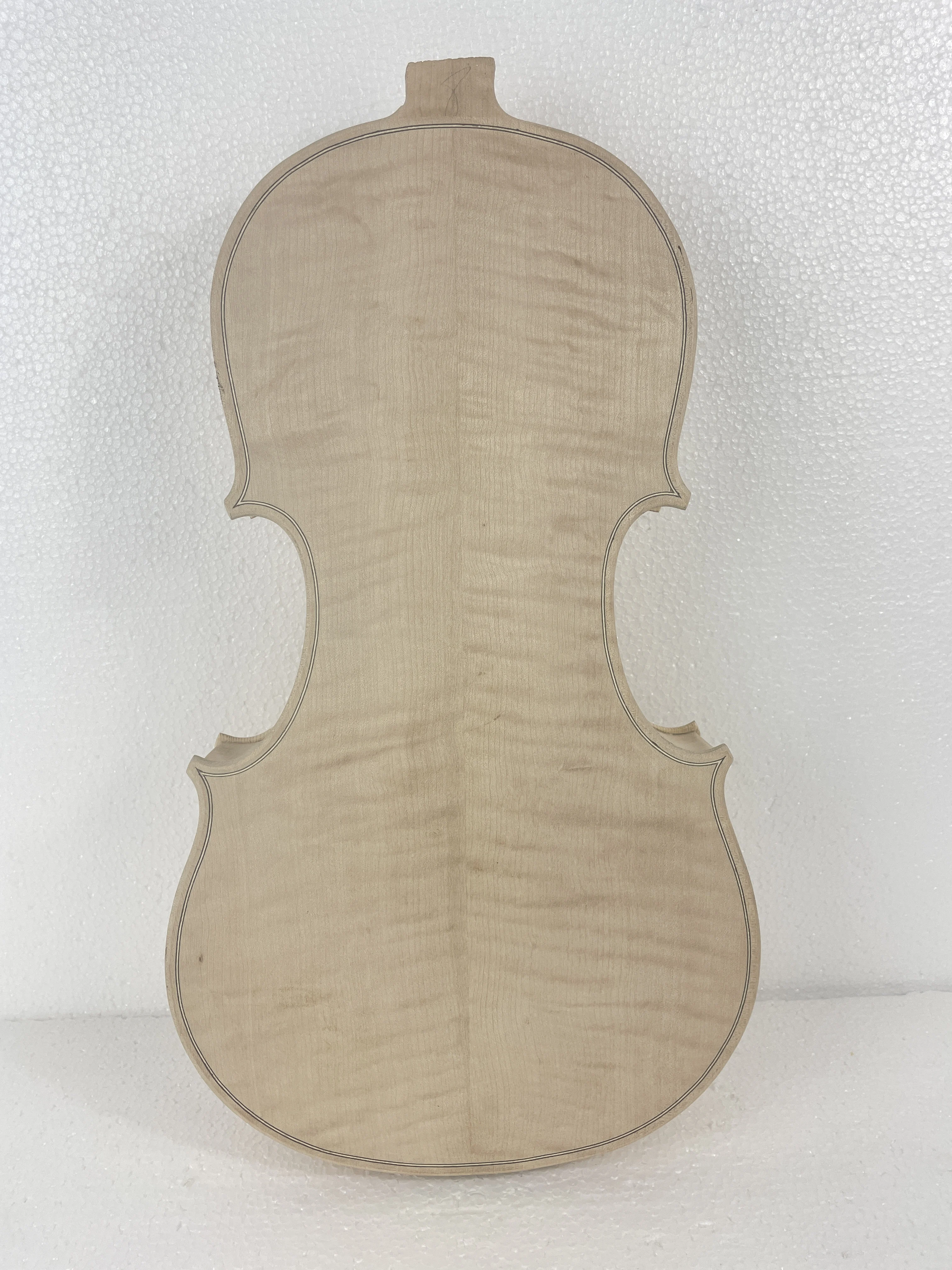 La Viola È Di 16.5 Pollici Di Lunghezza E Di Ottima Qualità. La Viola Ha Un Corpo 4/4, Retro In Acero Fiamma Europeo E Top In Abete Rosso