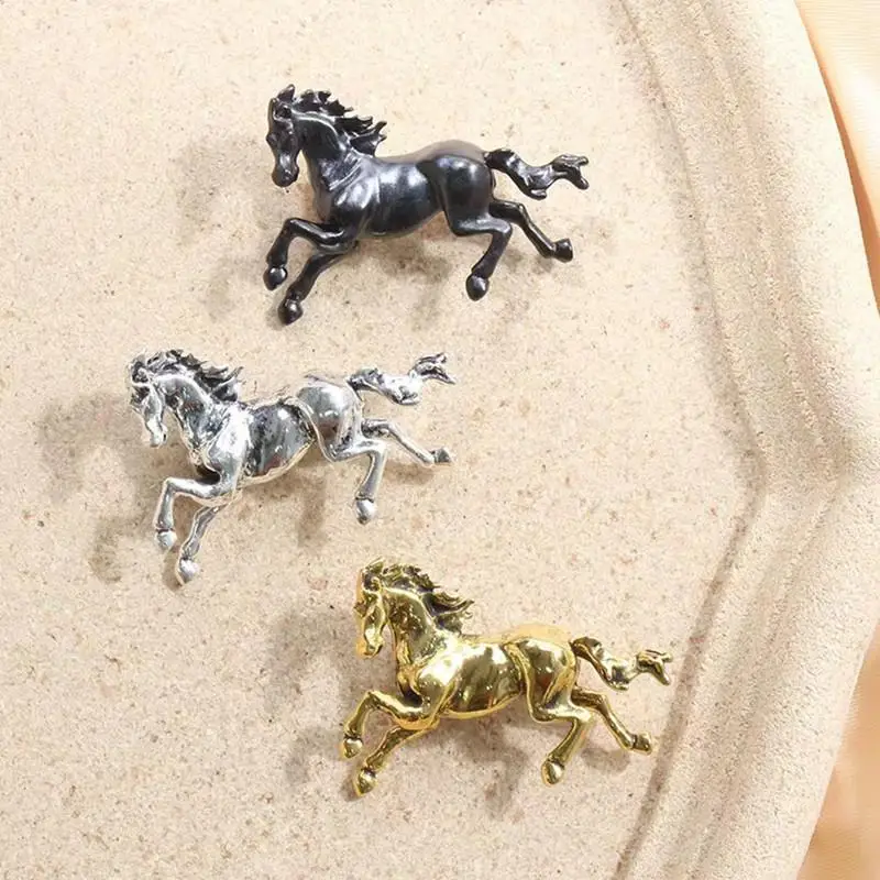 1pc Enamel Horse Racing Brooch For Women Unisex Alloy Animal Brooches Clothing Accessories Corsage Jewelry Gift