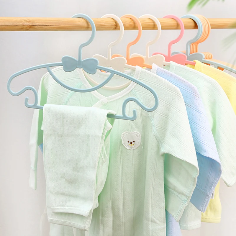 https://ae01.alicdn.com/kf/S58e2a94aee704e25a1f63d9f7f3461f4m/5-1Pcs-Children-Clothes-Hanger-Baby-Clothing-Organizer-Display-Hangers-Plastic-Kids-Coats-Windproof-Holder-Rack.jpg