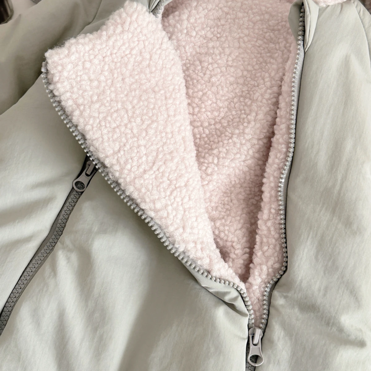 Niedlicher Teddybär-Stil Baby Jungen Winter Langarm Fleece-Gefütterter Kapuzen-Strampler Modische Neugeborenen-Warmkleidung – Detail 4