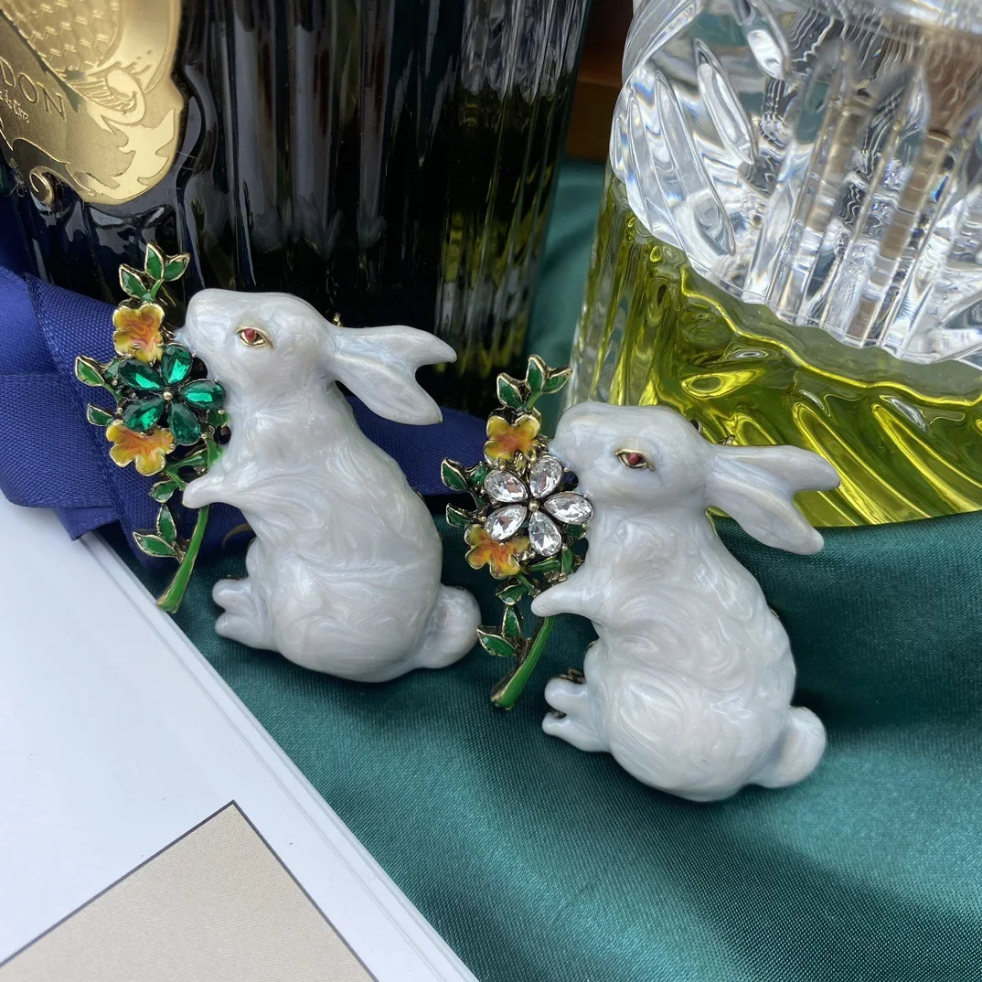 Vintage Handmade Enamel Glaze Craft Flowing Cloud Texture Sweet and Lovely Little White Rabbit brooch