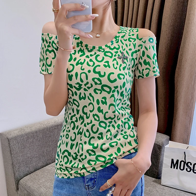 

Женская футболка с леопардовым принтом, футболка с коротким рукавом и открытыми плечами, в европейском стиле, модель 2023 на лето, 32133