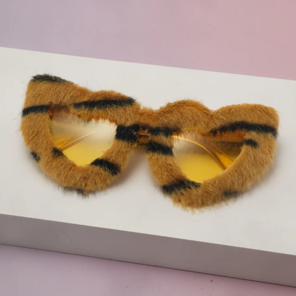 Neue Marke Flauschige Cat Eye Sonnenbrille Lustige Geburtstag Party Shades Gläser Marke Designer Pc Rahmen Brillen Plüsch Winter Gläser – Detail 5