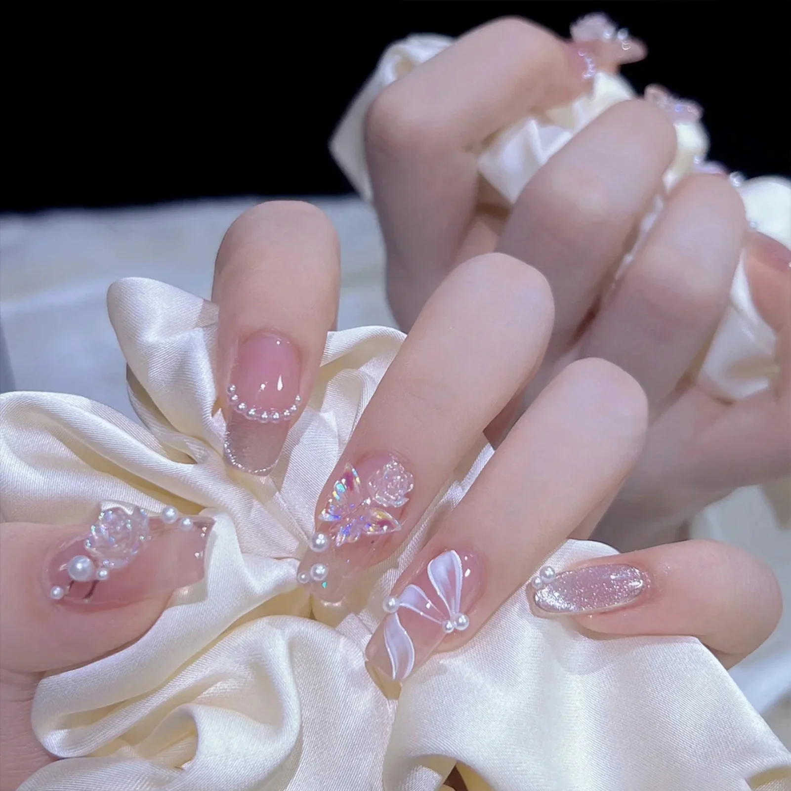 Fake Nails 24Pcs Mid-Length 3D Flower Pearl Designs Nude Pink Press on For Women DIY Manicure
