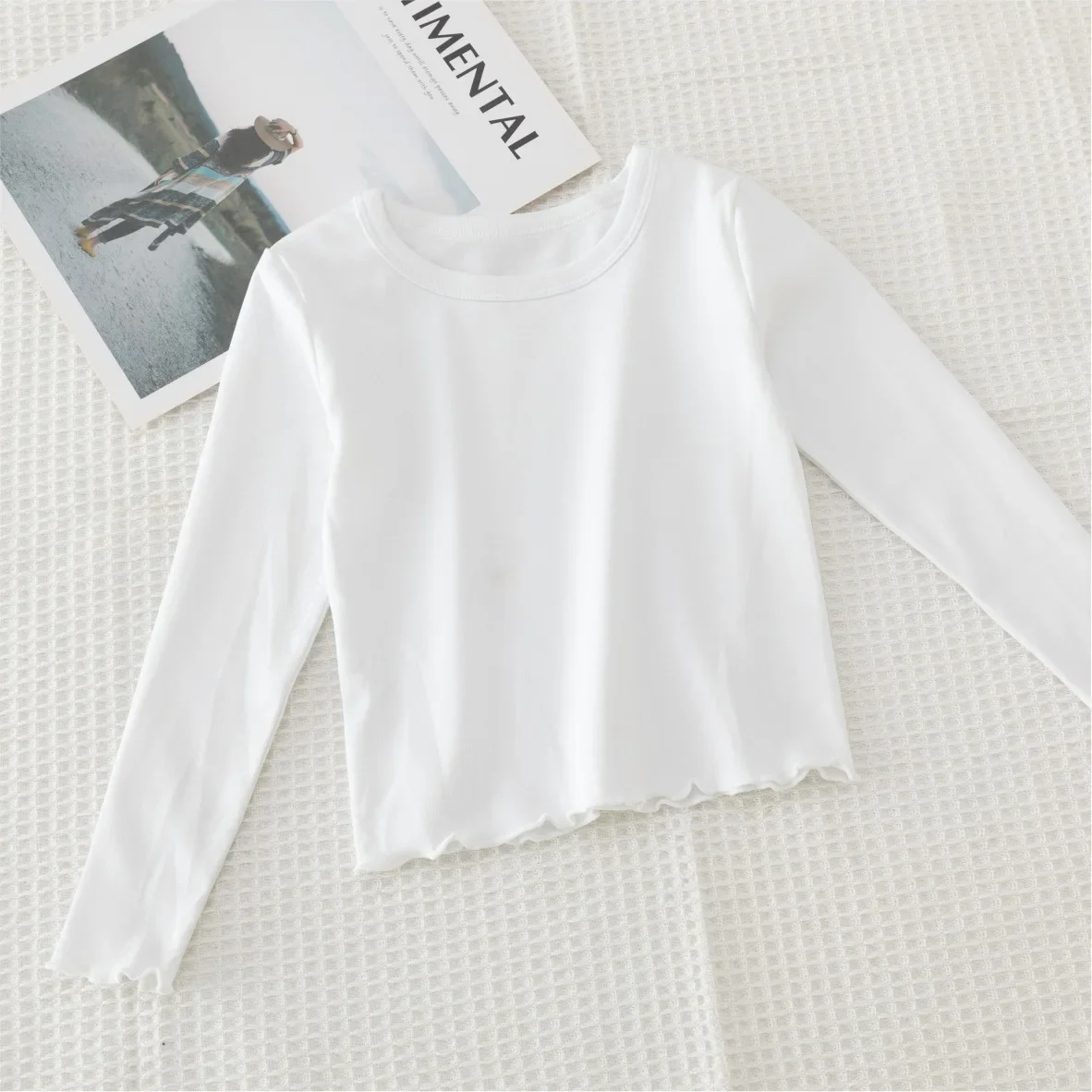 Spring and Autumn new girls' round neck short base shirt  casual long sleeved T-shirt solid color children's white top 5