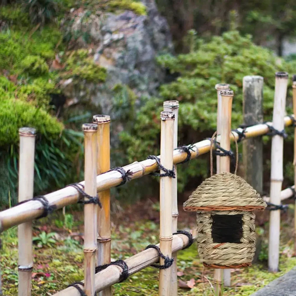 Handwoven Straw Bird Nest Parrot Hatching Breeding Grass Cave Garden Supply Grass Birds House Humming Bird Nest for Lawn Home bird house