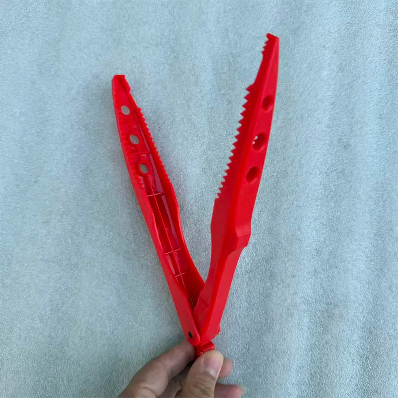 미끄럼 방지 플라스틱 낚시 클램프 물고기 잡는 도구 야외 캠핑 여행 장비 낚시 장비 내구성 있는 물고기 그립퍼 클램프