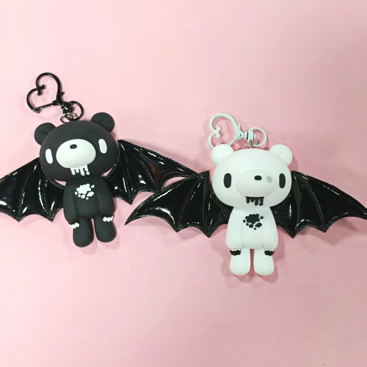 박쥐 날개가 달린 귀여운 곰 열쇠고리는 정말 멋지네요! 검정, 분홍, 흰색, 녹색 등 색상이 다양하여 열쇠나 가방에 적합합니다. - AliExpress