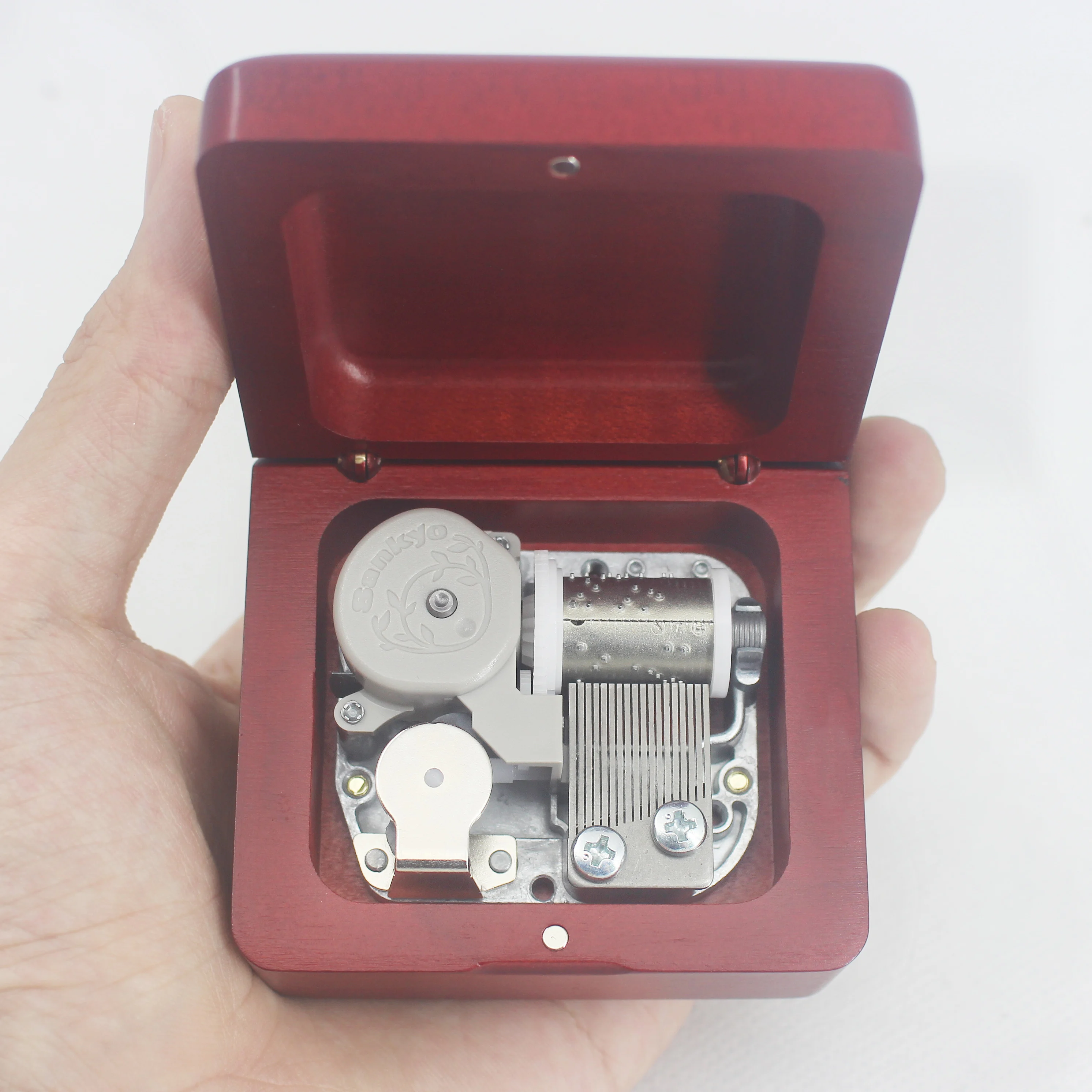 Wooden handmade wine red clockwork music box music box