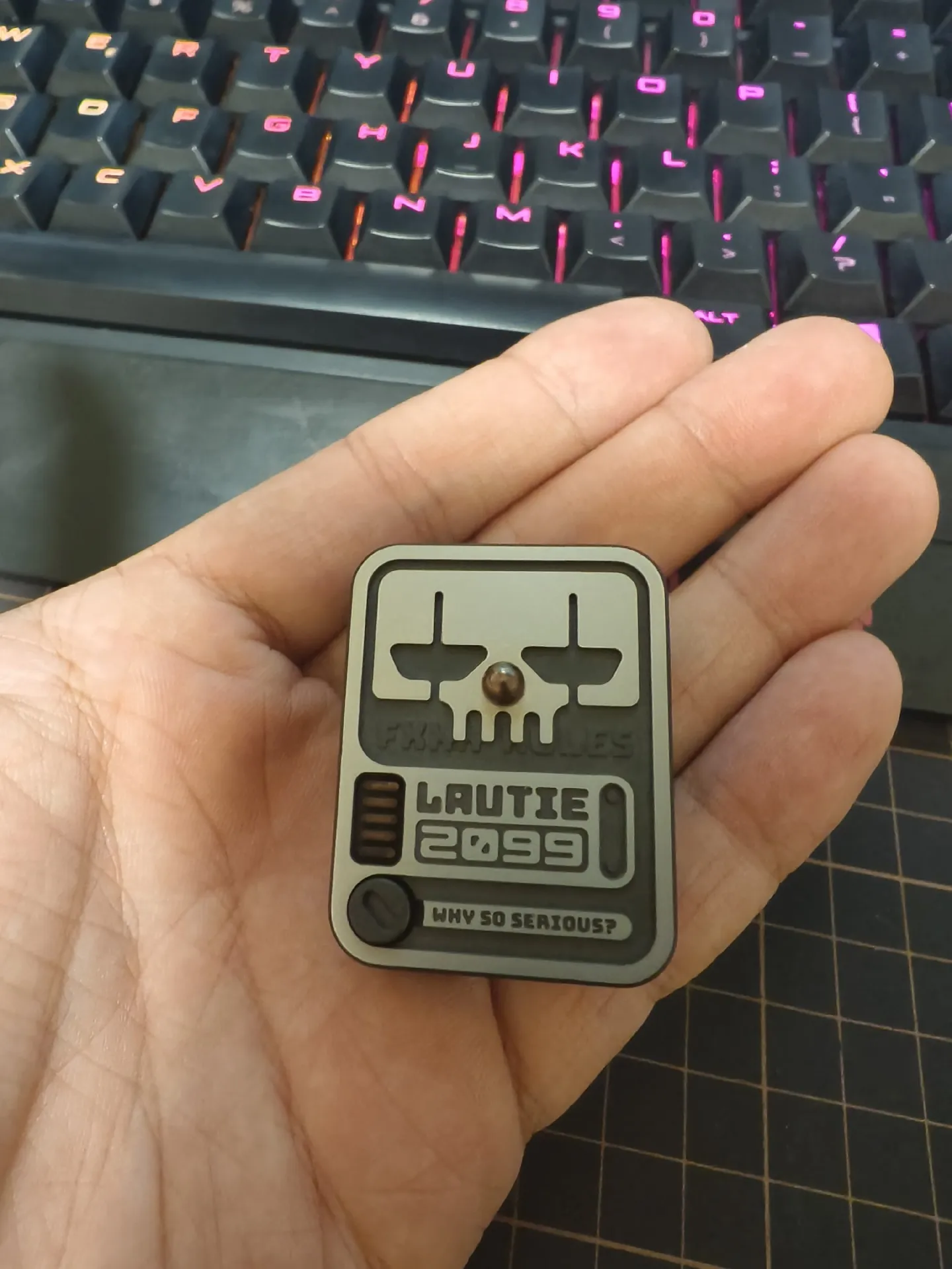 

Декомпрессионная игрушка LAUTIE толкает EDC AKQ Card