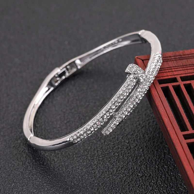 Women's Zircon rhinestone Bracelet high quality classic geometric nail design can open fashion accessories 2