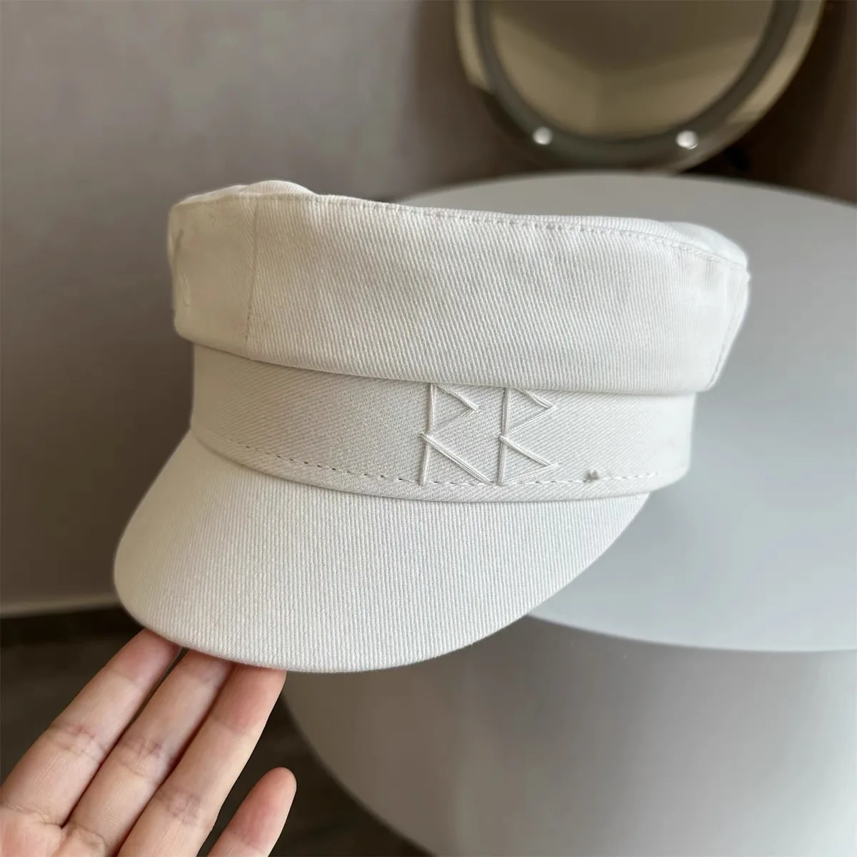 New Cotton Letter Decorative Embroidered Flat Top Navy Hat Korean Fashion Newsboy Cap Baker Boy Hat Visor for Mujer White Cap