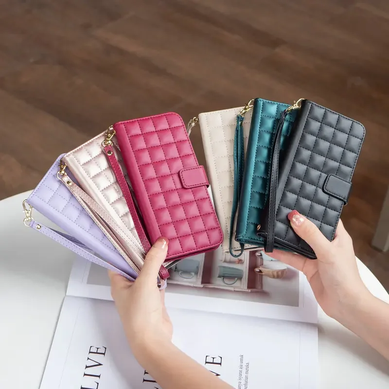 Libro per OPPO A74 5G Flip Cover con Chiusura Magnetica - Tasca in Pelle PU con 7 Scomparti per Carte di Credito, Cinturino da Polso, Goffrato Fiore, Rosso