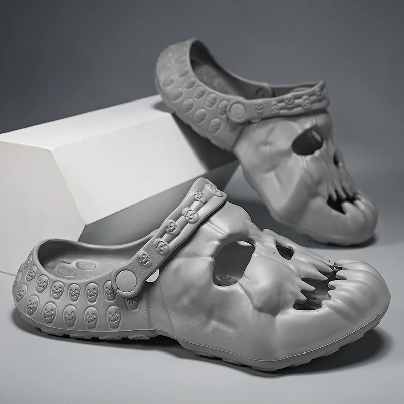New Men Slippers For Home Chic Indoor Outdoor Shoes Non-slip Comfortable Shoes Skull Retro Trend Beach Sandals For Men
