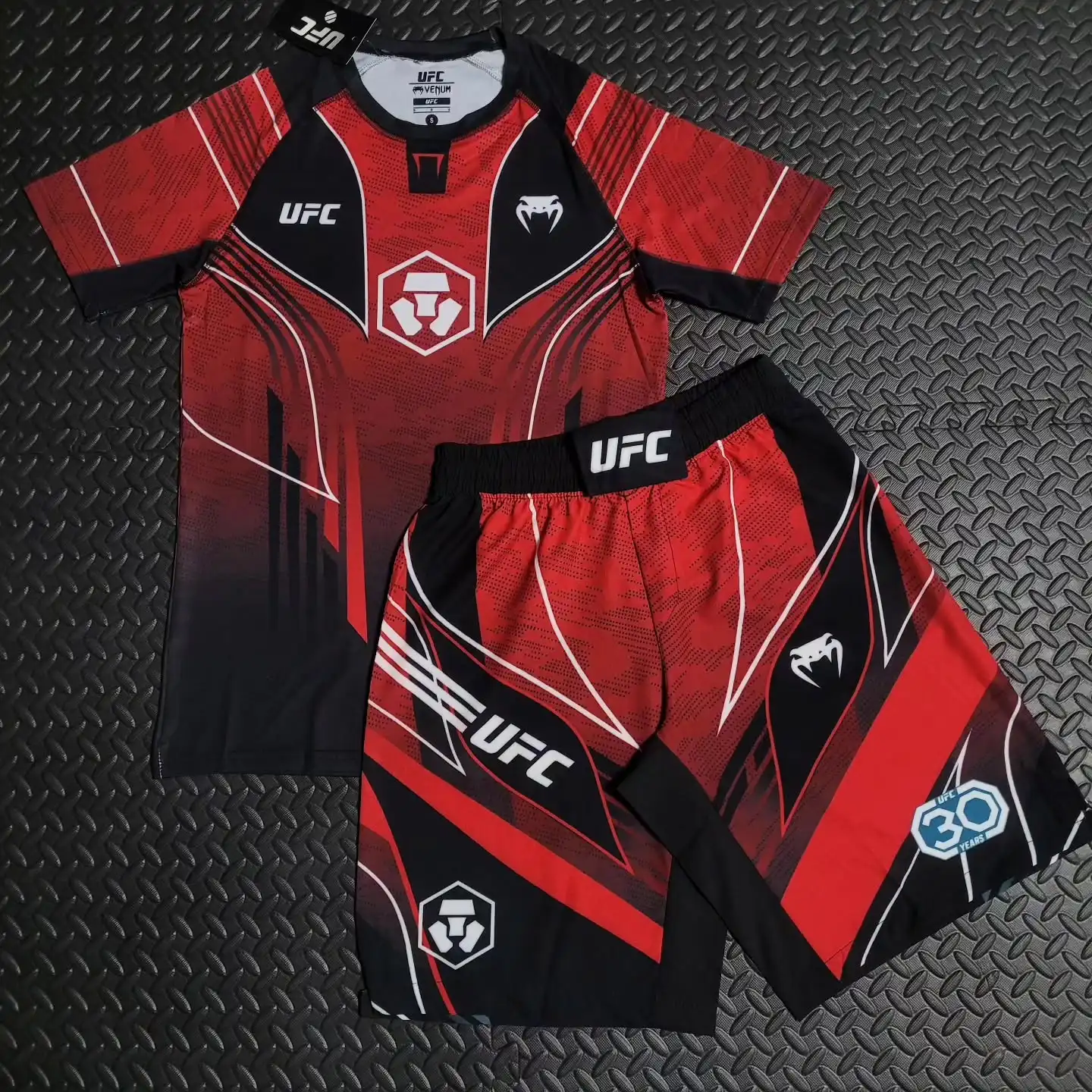 جديد UFC الملاكمة القتال التدريب قصيرة الأكمام السراويل الرجال النساء بواسطة أصيلة القتال ليلة تنفس التجفيف السريع مجموعة رياضية