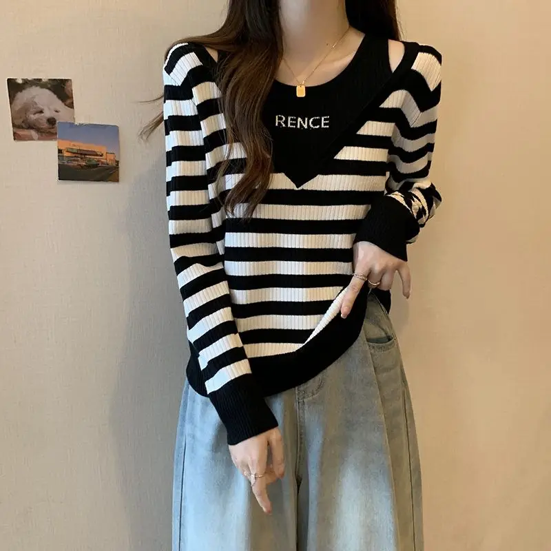 2023 New Autumn Women's Striped Round Neck Long Sleeved Top Spring Korean Comfortable Versatile Fake Two Piece Bottom T-shirt