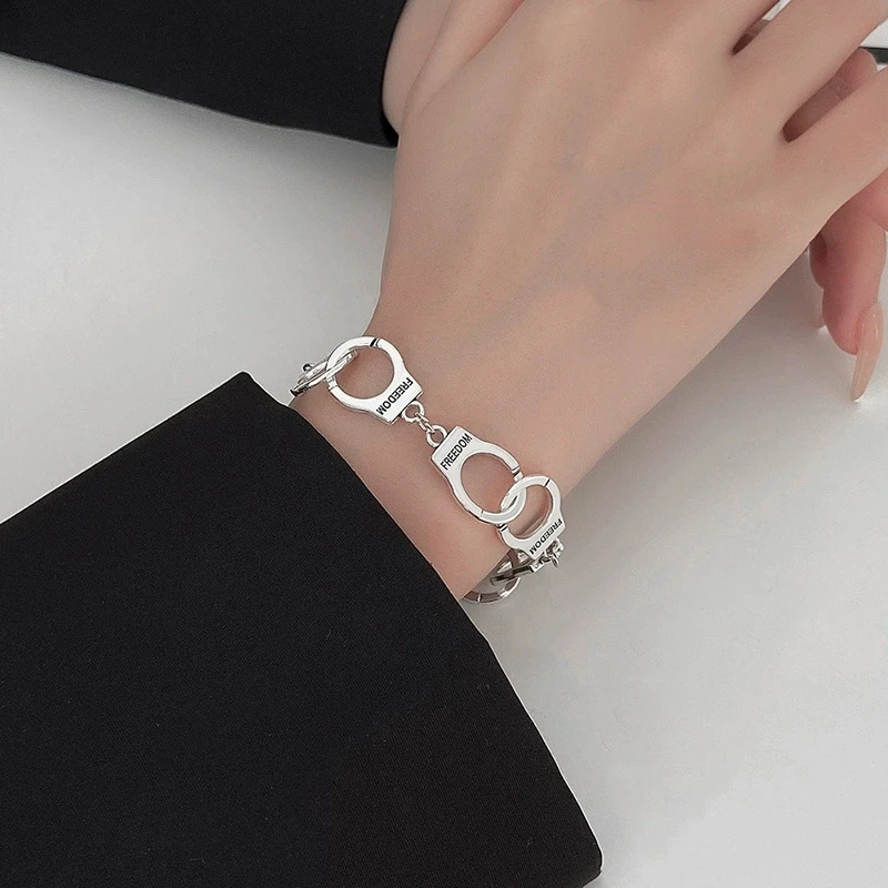 Neue Mode Fünfzig Schattierungen Von Grau Inspiriert 50 Shades Charms Armband Krawatte Handschellen Grau Armbänder Frauen Verbrechen Armband Punk – Detail 3