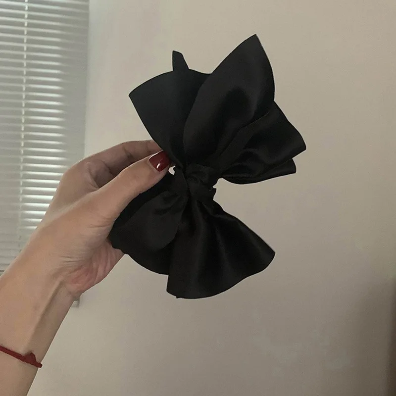 Elegant Large Black Hair Claw Clip - Trendy Solid Color Accessory