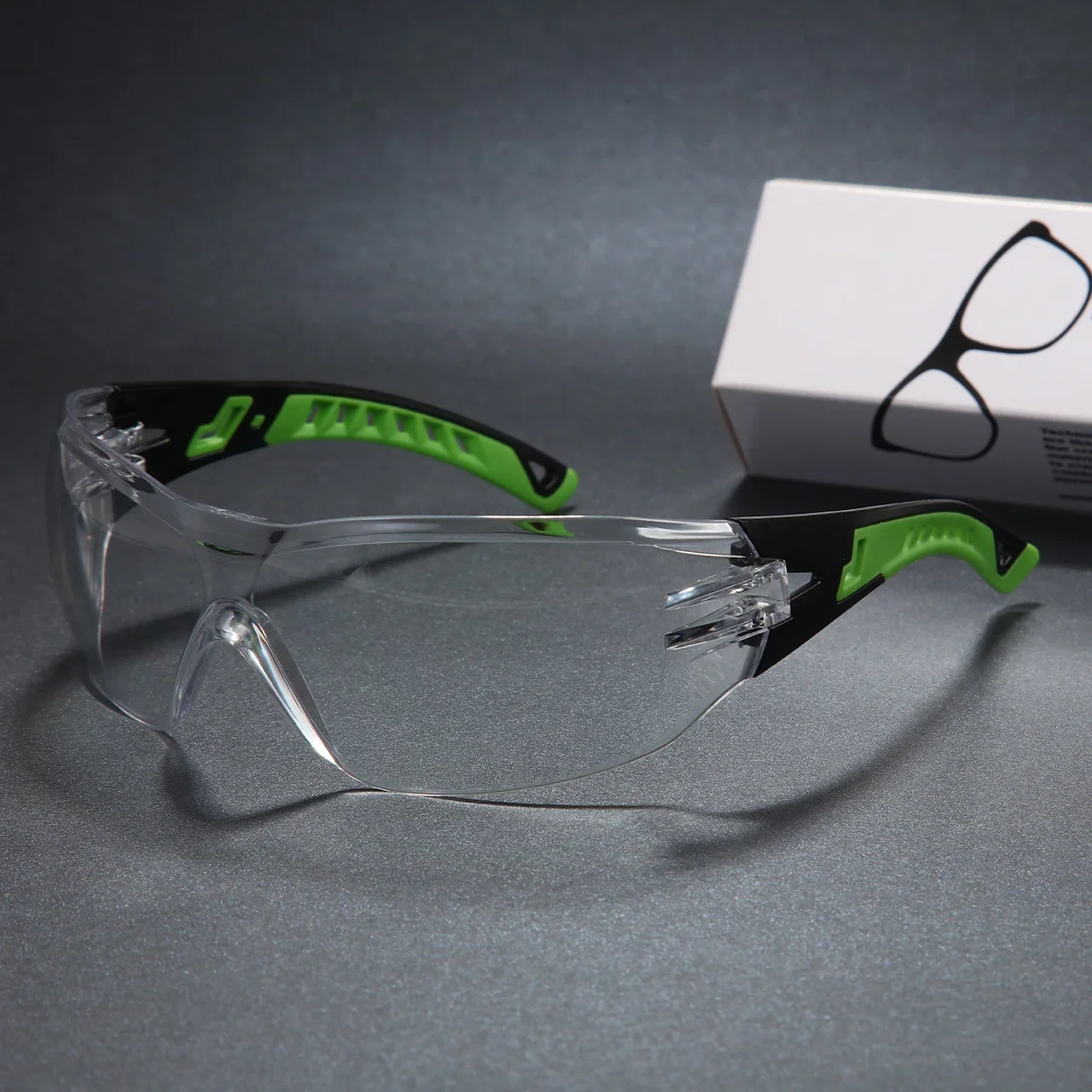 Lunettes de Protection Écran Anti-Lumière Bleue pour Homme et Femme vues de face, montrant la monture noire et les verres légèrement teintés.
