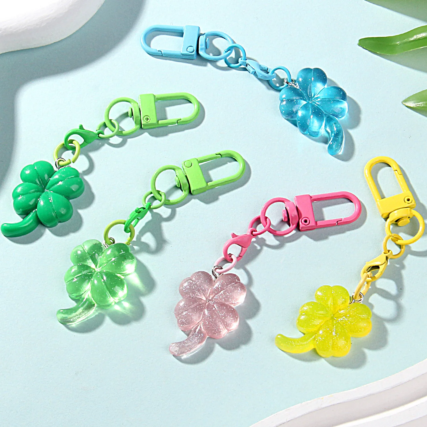 Lucky Four-Leaf Clover Keychain - Transparent Small Pendant Bag Charm, Cute Gift for Good Fortune