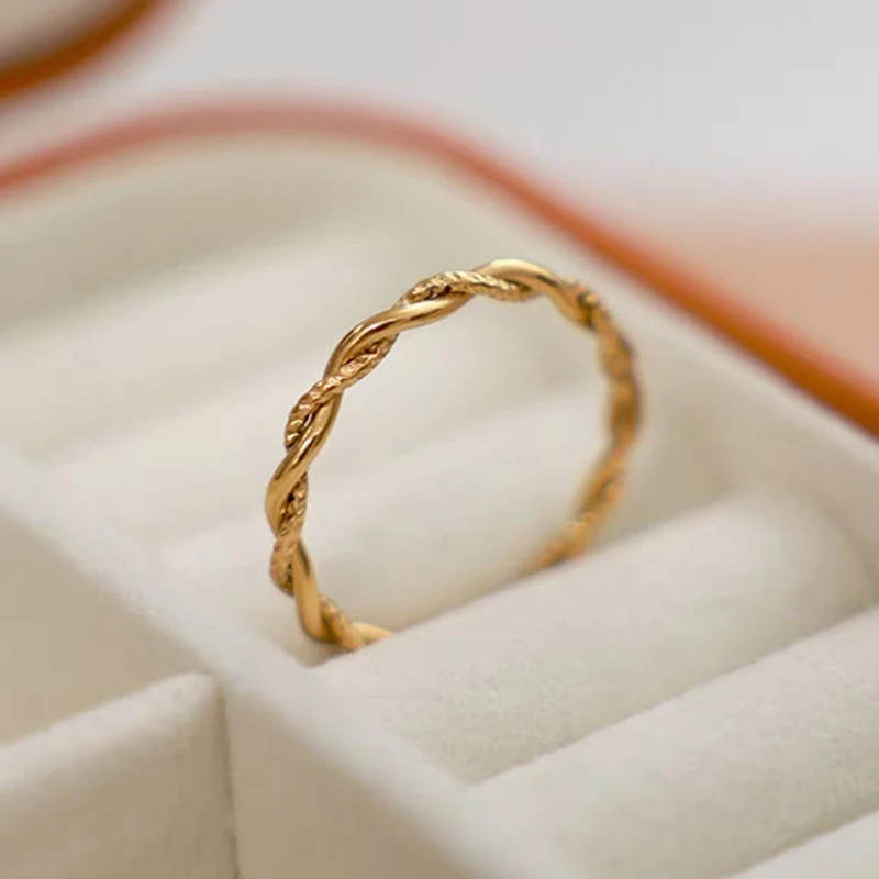 Anello Sottile In Acciaio Titanio 2mm – Semplice E Liscio, Impilabile Per Donna, Misure Dal 3 Al 10