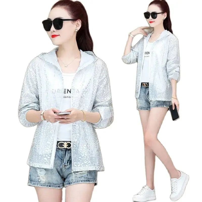 

The New Women's Sun Protection Clothing New Thin Summer Dazzle Color Coat Outdoor Loose Wild Hooded Anti-UV Female Short Jacket