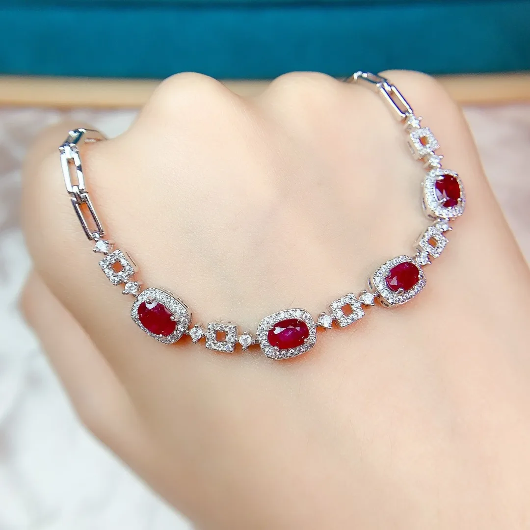 צמיד נשים מפואר עם אבן רובי אמיתית פרימיום S95 כסף סטרלינג מעוצב על ידי תכשיטי אופנה מפורסמים