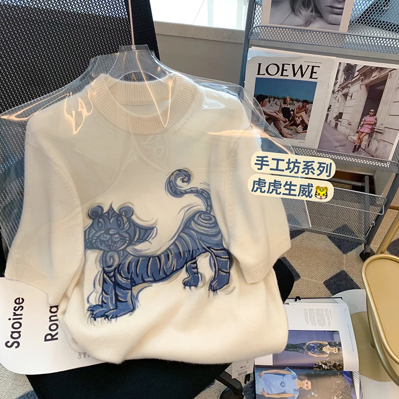 

White tiger embroidered short-sleeved knitted sweater women 2023 spring and summer western niche design pullover sweater female