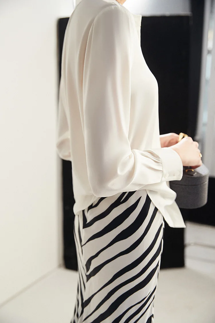 Рисунок 3 - Блузка женская однотонная с длинным