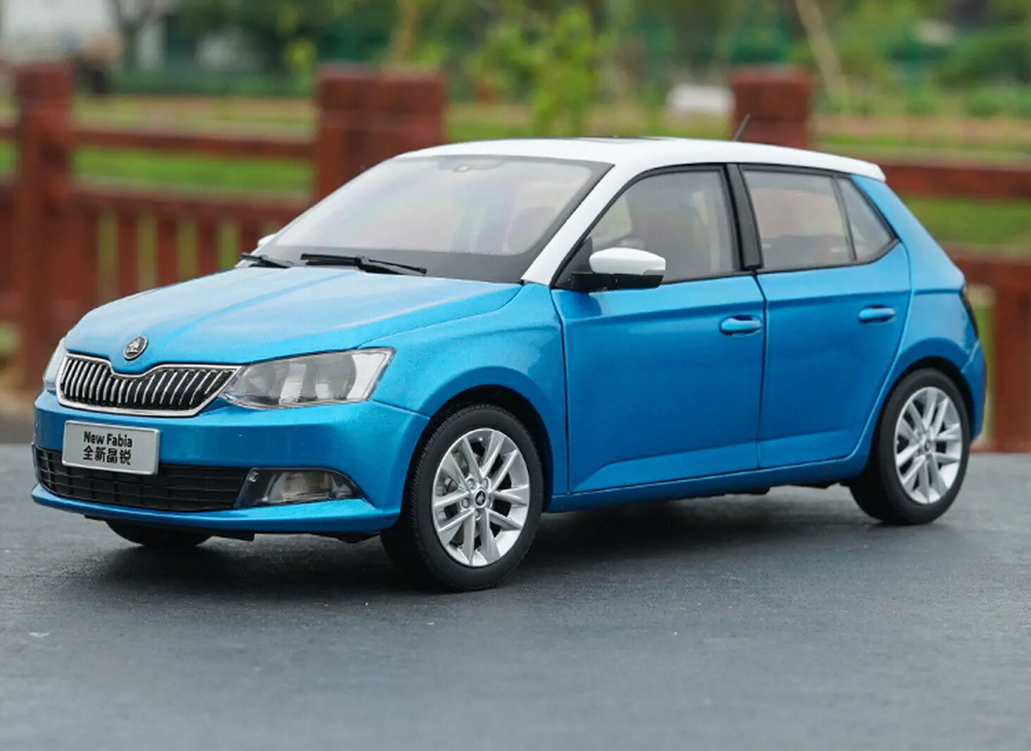 

1/18 Scale NEW Fabia 2016 Blue DieCast Car Model Toy Collection