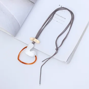 Amorcome Boho Plastic Resin Heart Long Chain On the Neck Necklace for Women Clothes Jewelry Cashmere Leather Suspension Collar