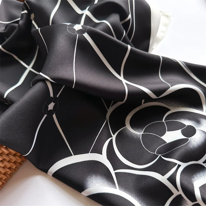 90*90cm Blumenbedrucktes Quadratisches Tuch Damen Seidenschals Bandanas Luxuriöses Design Strandtuch Wickeltücher Eleganter Reise-Hijab für Damen – Detail 12