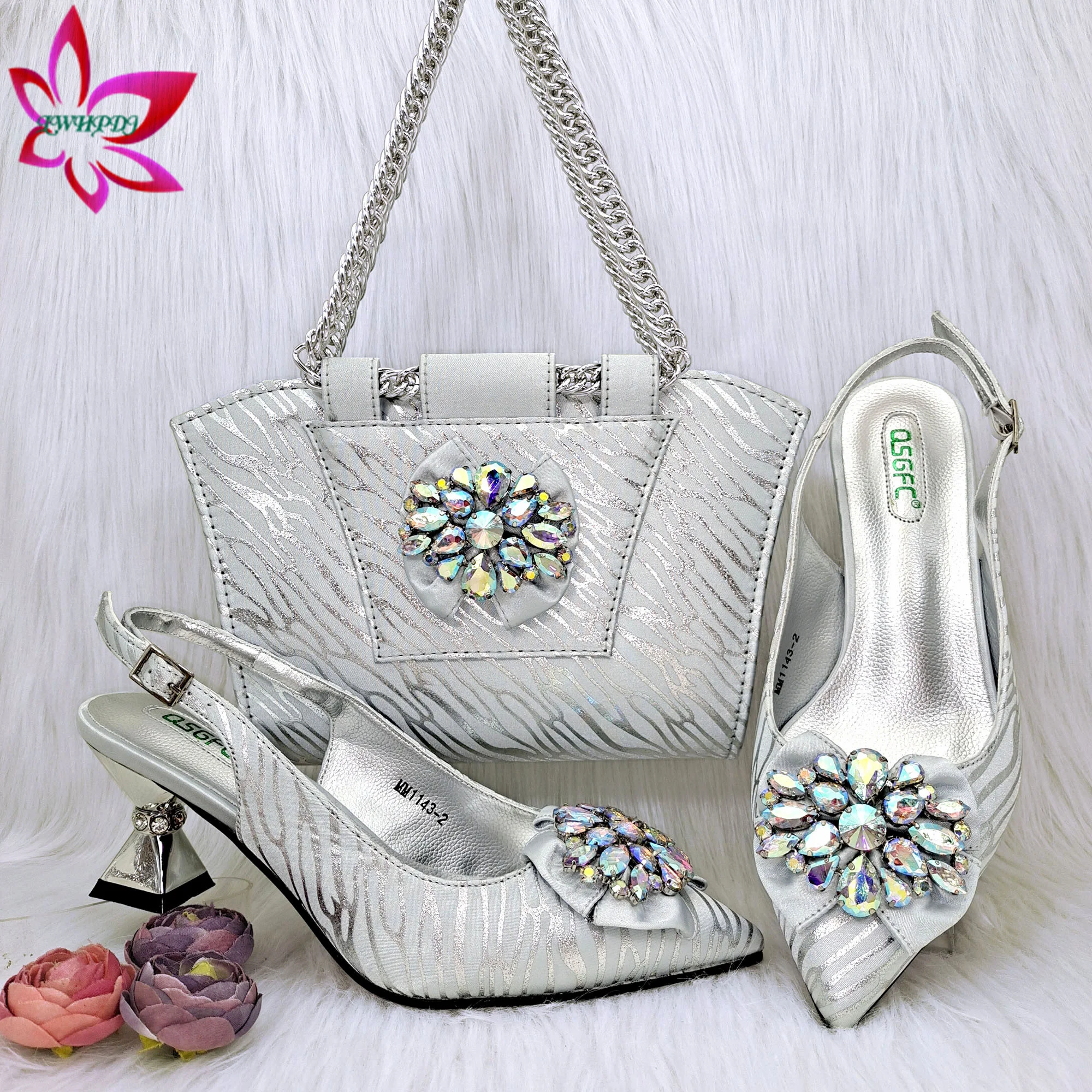 

New Hollow Coral Pattern Design Fashionable And Elegant Wear Comfortable Ladies Shoes And Bag in Silver Color