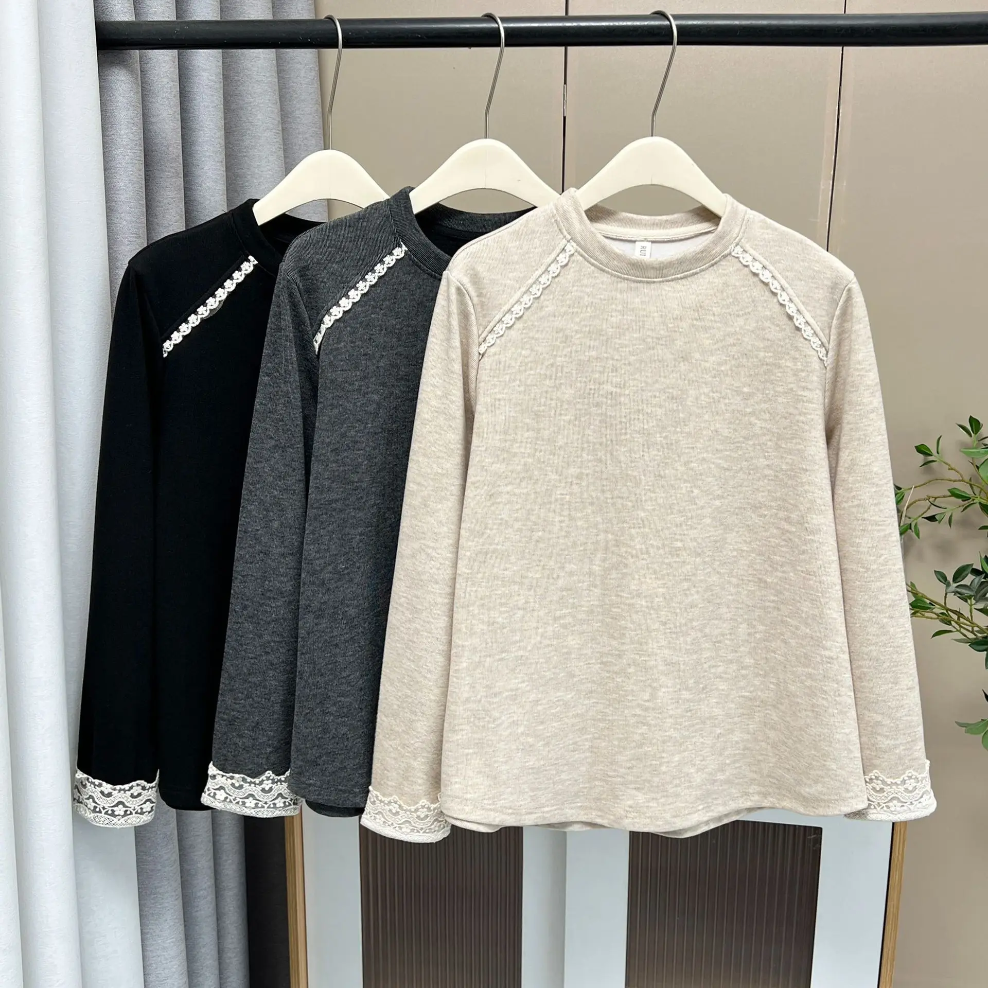 XXXXL Fashion Plus Size Woman Clothing T-Shirt New Autumn Winter Style With Fleece Warm Lace Patchwork Cuffs Inner Tops 2563