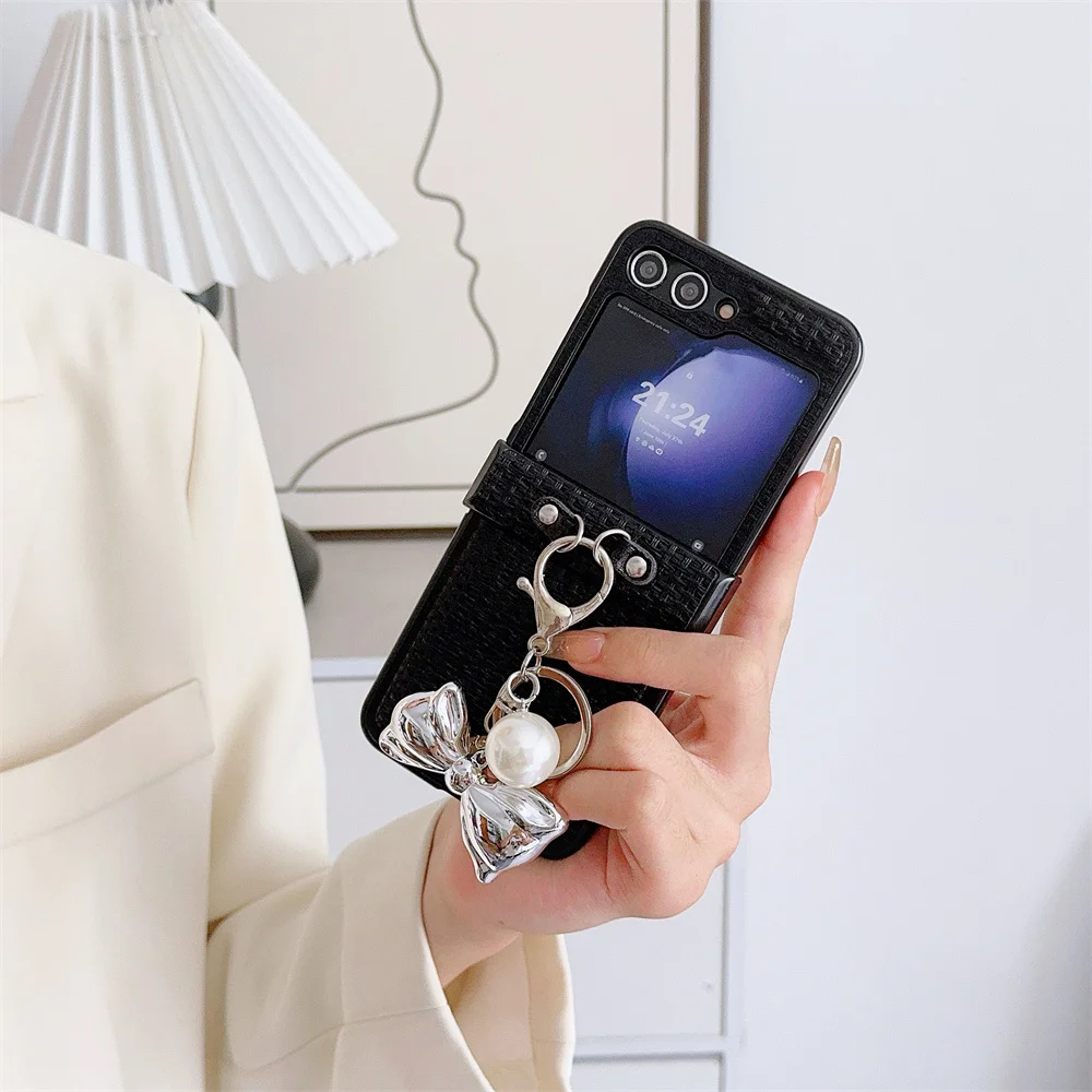 Elegant Silk Thread Texture Leather Phone Case with Gold Bowknot Pendants - Hard Hinge Protector
