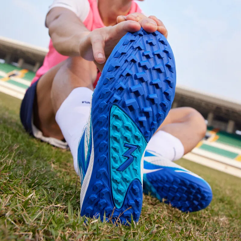 361 Degrees Men Soccer Shoes TF Youth Training Football Boots Outdoor Ultralight Non-Slip Turf Sneakers Chuteira Campo 672417903 football shoes