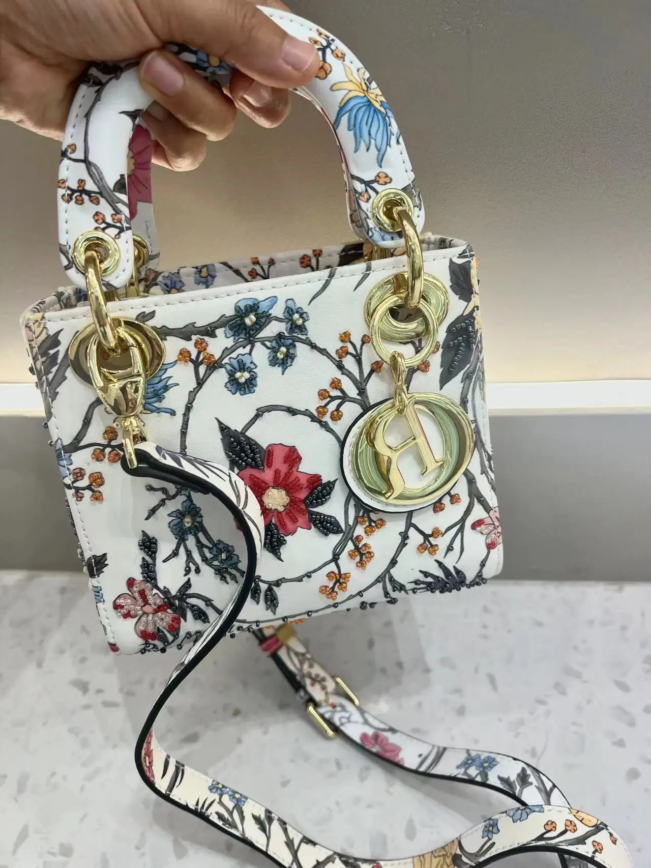 

Lady Diana Rose series hand-beaded head layer cowhide single shoulder crossbody carrying cowhide long strap bag for women