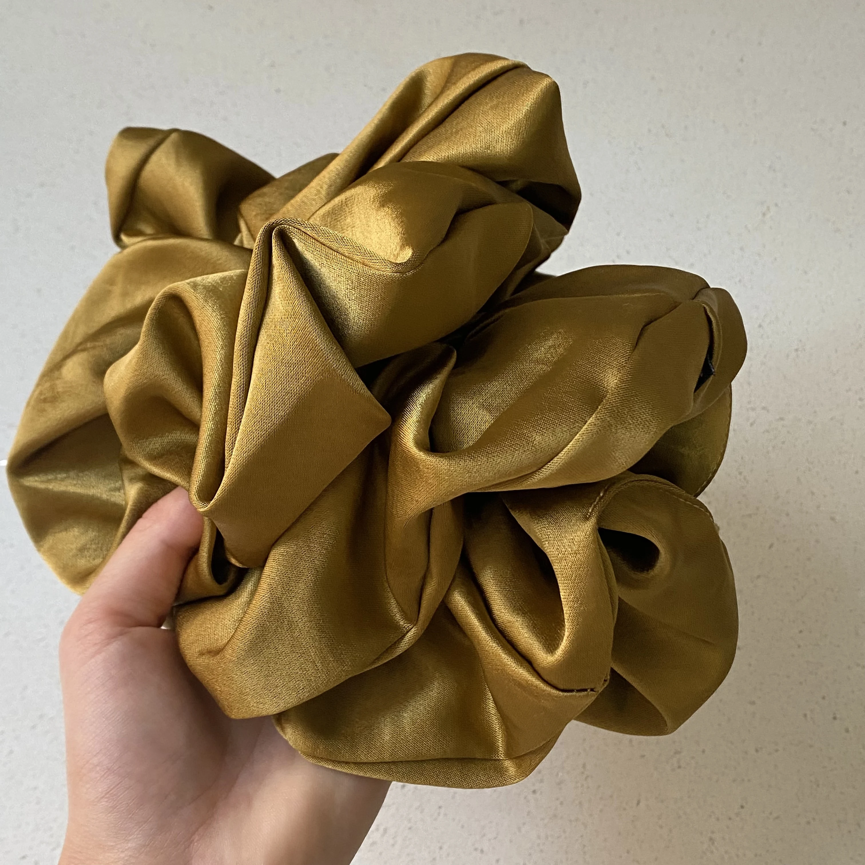 1PC Golden Satin Scrunchies Set, Elegant Hair Accessories For Women, Stylish Hair Ties For Daily And Party Wear