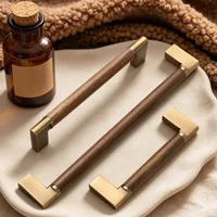 Poignées de meuble vintage en bois de noyer français pour tiroirs, commodes, portes de placard et armoires 1