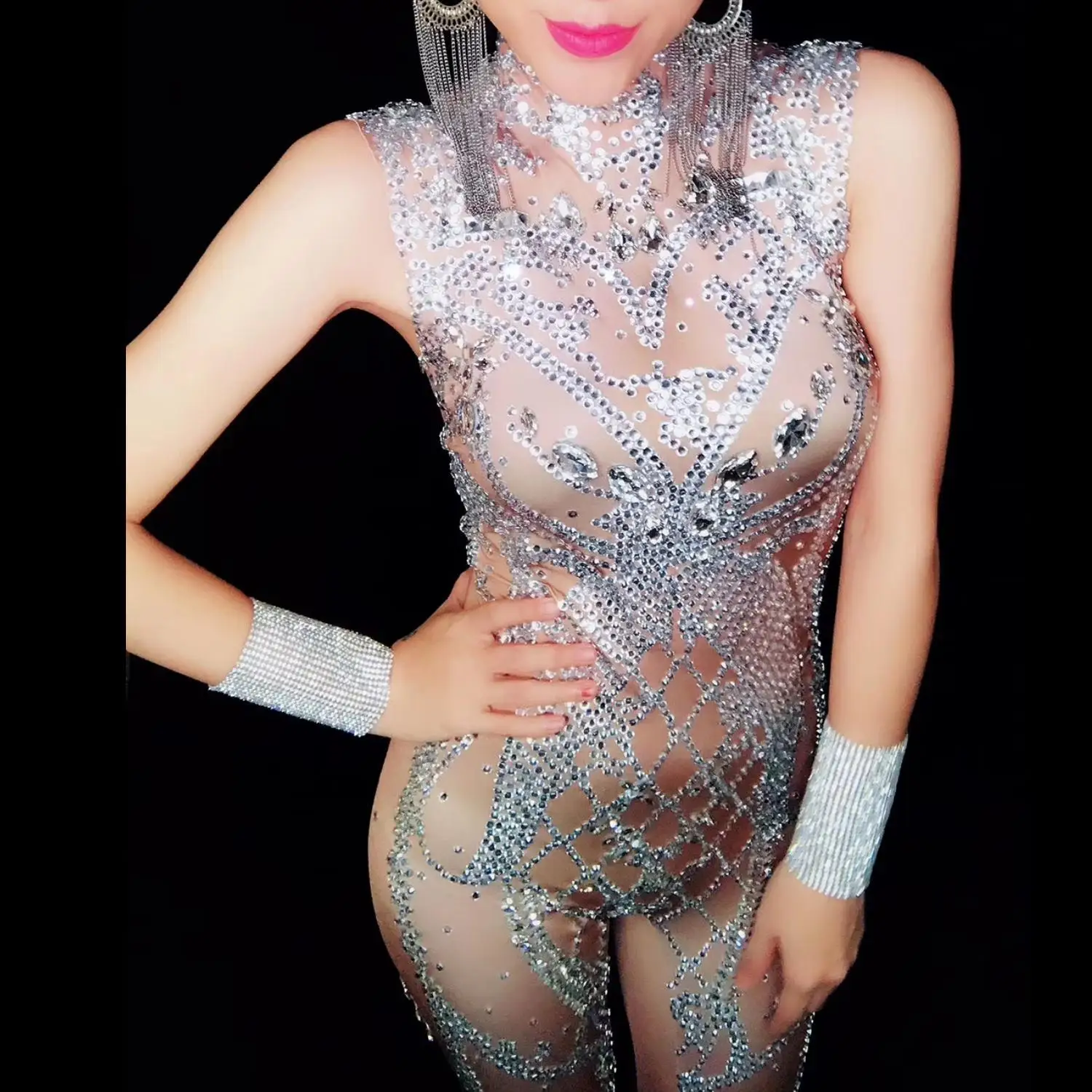 Рисунок 5 - Блестящий женский стрейчевый комбинезон