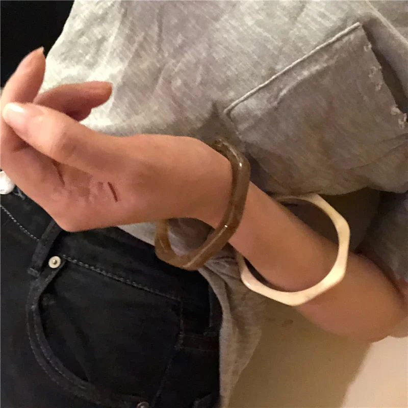 Bilandi Vintage Resin Acrylic Geometric Irregular Square Faceted Bangle New Elegant Style Bracelet Women Jewelery Gift bangle bracelet