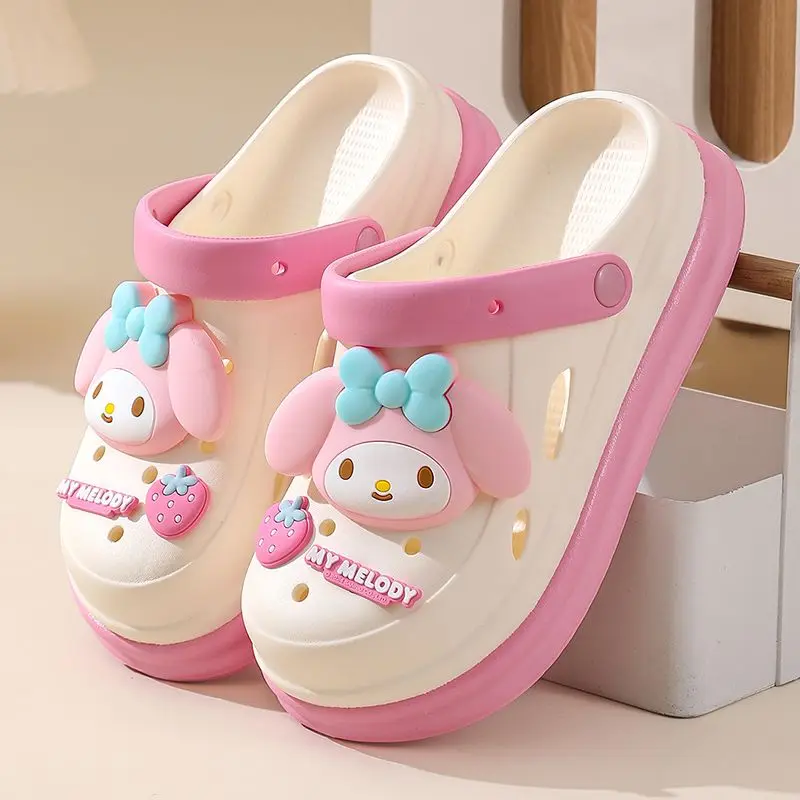 

New Sanrio Cinnamoroll Kuromi My melody thick-soled clogs for girls to wear at home in summer, cute and cool non-slip sandals