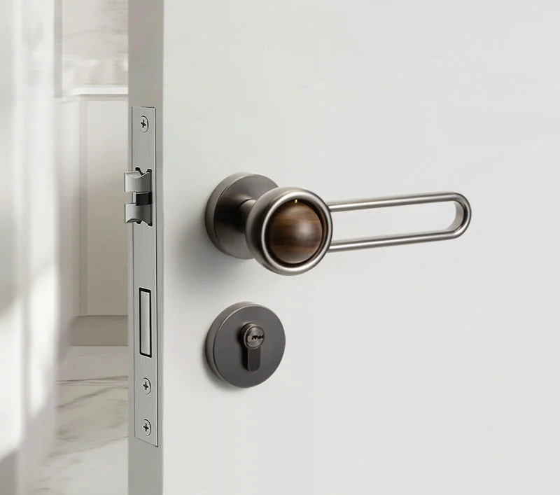 Description Picture 4 of item1 set of zinc alloy walnut wooden door lock Chinese minimalist home bedroom indoor silent handle lock with key included